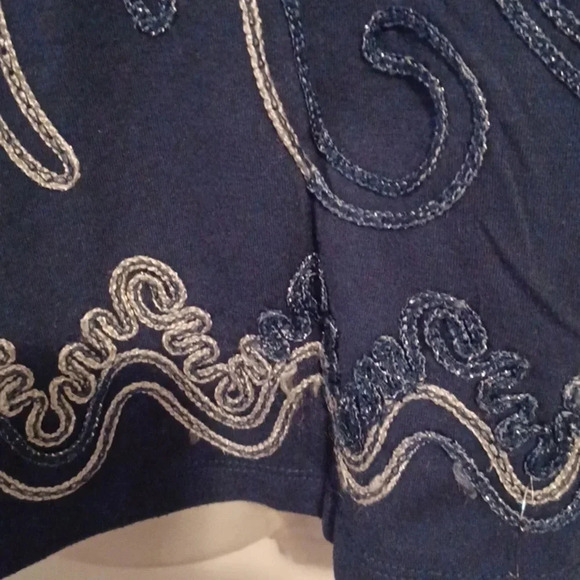 💙🏍dark blue top with sparkly applique embroidery - Picture 5 of 8